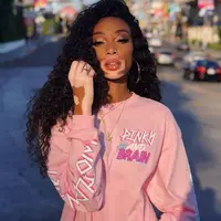 Dibully sejak kecil karena keadaan kulitnya tak membuatnya menyerah. Kini ia menuai hasilnya. (Instagram @winnieharlow)