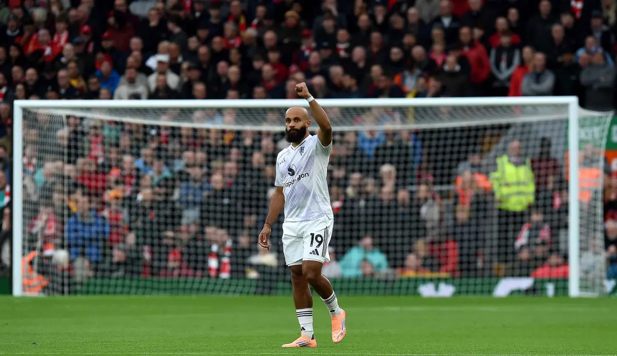 Laga baru berjalan dua menit, Setan Merah unggul lebih dulu lewat aksi Bryan Mbeumo. (PETER POWELL/AFP)