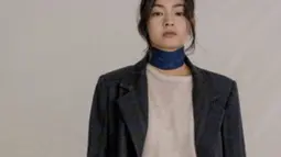 Meski tak banyak informasi mengenai Hwang Ji Min selain fakta bahwa dia adalah seorang model, perhatian publik justru tertuju pada hal lain. Sebuah unggahan di komunitas online baru-baru ini menampilkan foto-foto Hwang Ji Min, yang membuat banyak orang takjub dengan kemiripannya dengan anggota BTS tersebut. (Liputan6.com/theqoo/Koreaboo)