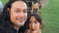 Dwi Sasono dan Widi Mulia turut hadir dalam pernikahan Adinia Wirasti dan Michael Wahr [@widimulia]