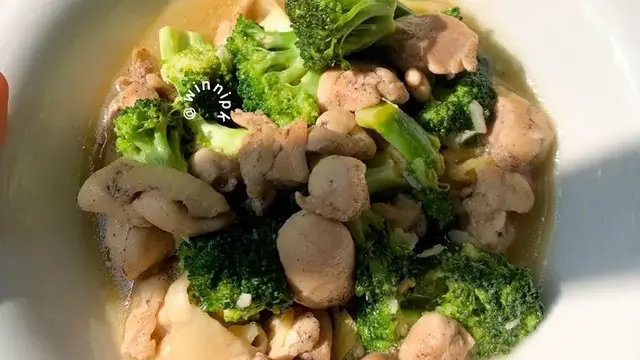 Resep ayam mentega bawang putih. (dok. Cookpad @winnibelajarmasak)