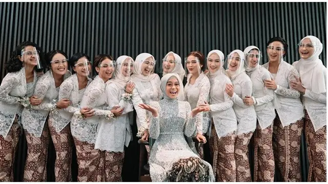 6 Potret Bridesmaid di Lamaran Lesty Kejora, Bertabur Bintang