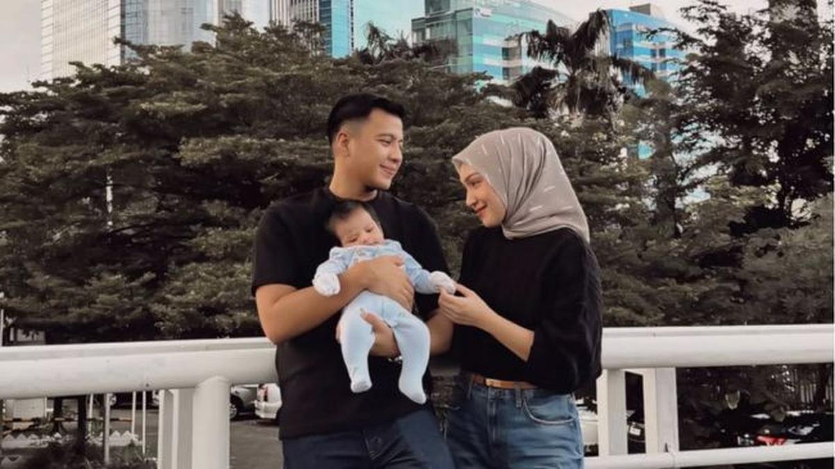 5 Potret Melody Prima Perlihatkan Wajah Anak Ketiga, Si Bungsu yang Menggemaskan