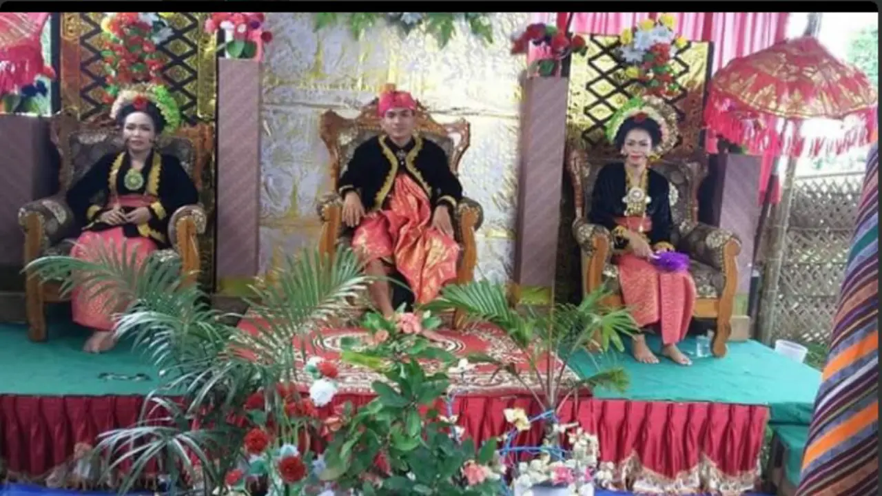 Menikahi Dua Wanita dalam Satu Hari, Ini Pria Paling Keren!