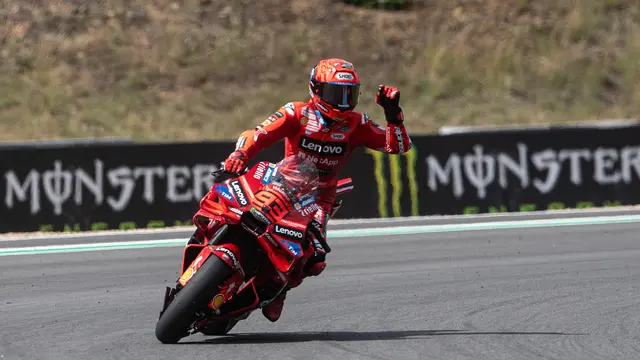 Marc Marquez beraksi di MotoGP Ceko 2025