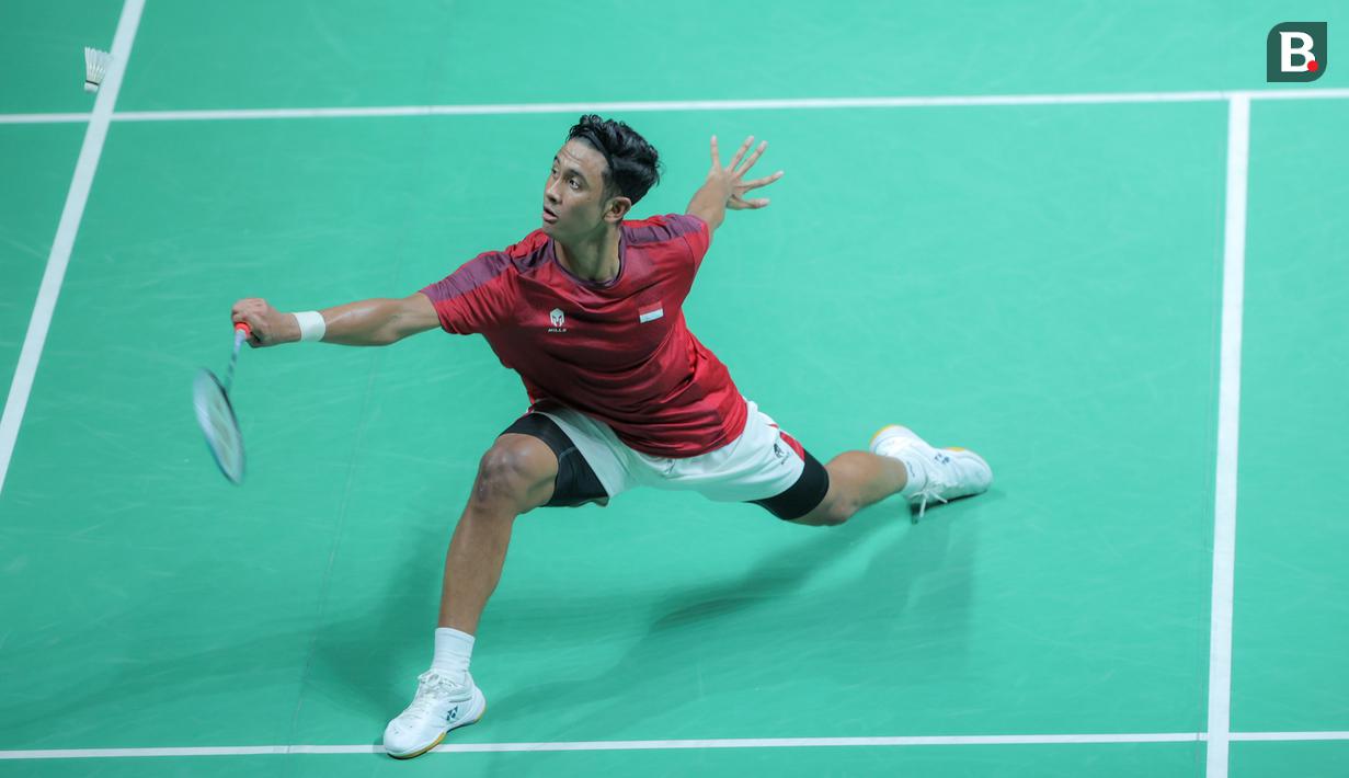 Tunggal putra Indonesia, Alwi Farhan, saat melawan Moh. Zaki Ubaidillah pada laga final nomor tunggal putra SEA Games 2025 di Thammasat University Rangsit Campus, Pathum Thani hari Minggu (14/12/2025). (Bola.com/Bagaskara Lazuardi)