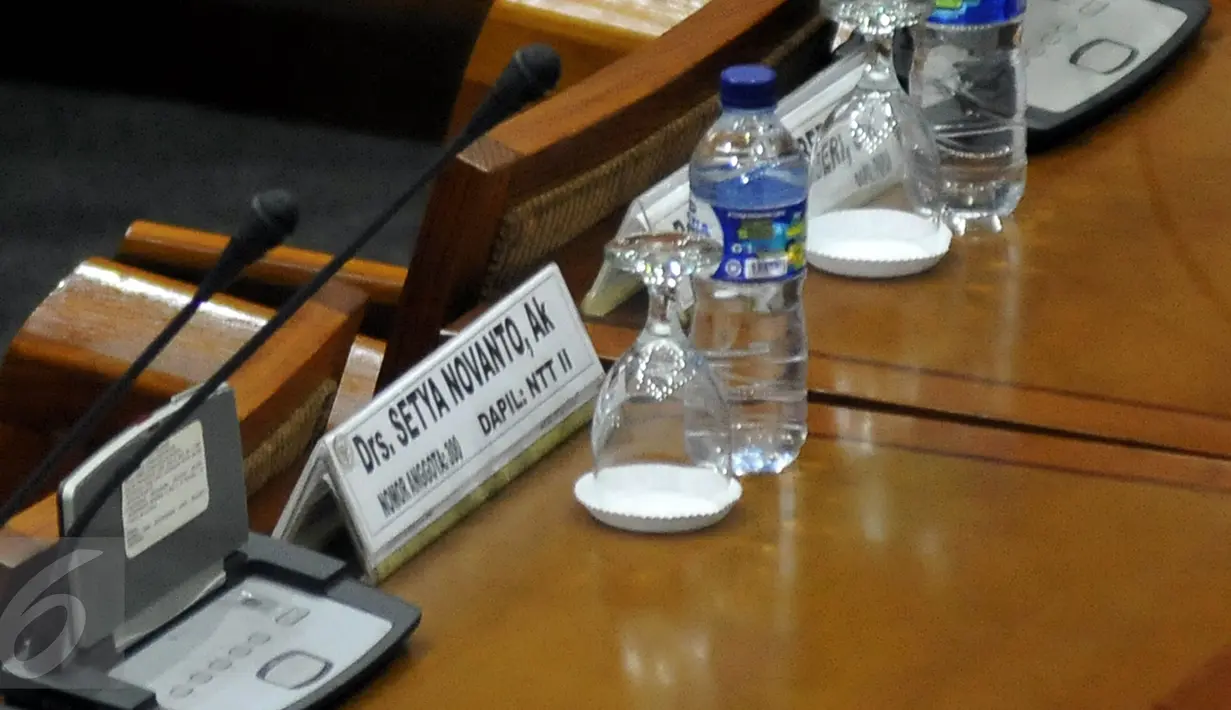 Papan Nama mantan Ketua DPR Setya Novanto terlihat di sela-sela Bangku Anggota saat Rapat Paripurna ke 14 Masa Persidangan II Tahun 2015-2016, Jakarta, Kamis (17/12/2015). Jakarta, Kamis (17/12/2015).(Liputan6.com/Johan Tallo)