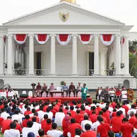 Suasana saat Peluncuran Program Penguatan Pendidikan Pancasila di Istana Bogor, Jawa Barat, Sabtu (12/8). Acara ini juga dihadiri oleh 530 mahasiswa dan 110 dosen dari universitas di seluruh Indonesia. (Liputan6.com/Angga Yuniar)