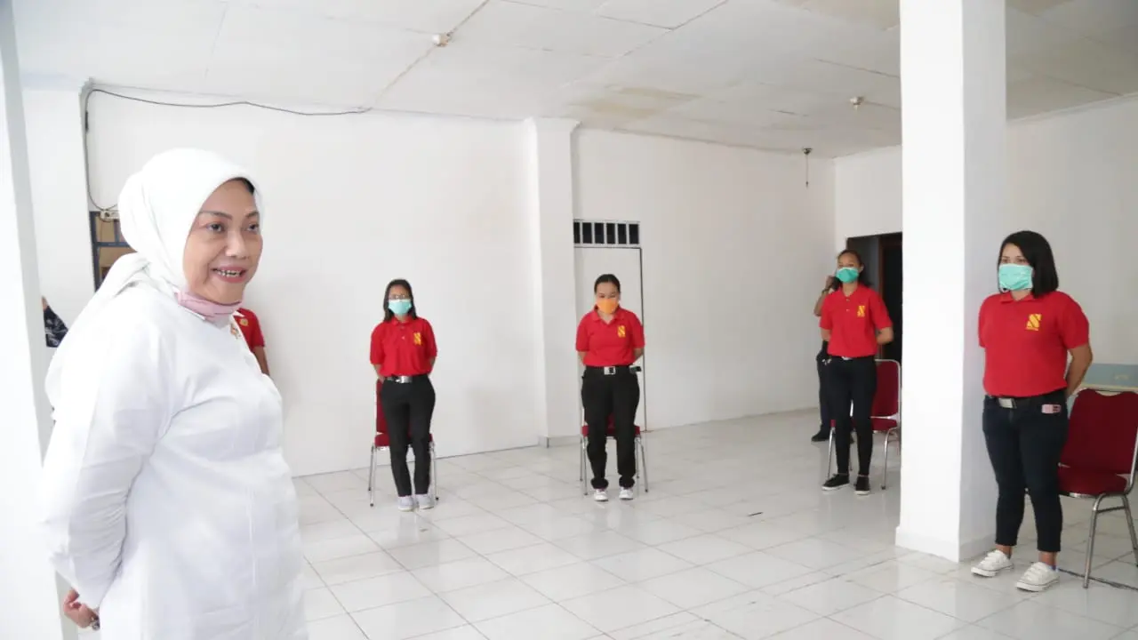 Menaker Ida Melepas 101 CPMI ke Kampung Halaman Akibat Covid-19