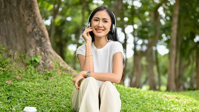 santai mendengarkan musik