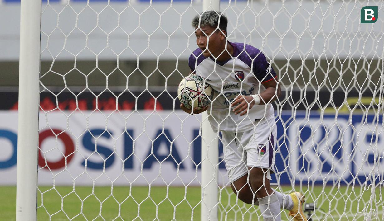 Ahmad Nur Hardianto. Striker berusia 27 tahun yang baru semusim membela Persita Tangerang ini total mencetak 5 gol musim ini di BRI Liga 1. Pemain yang sebelumnya memperkuat Bhayangkara FC ini sempat dipanggil Timnas Indonesia di era kepelatihan Luis Milla. (Bola.com/M Iqbal Ichsan)