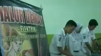 Siswa SMA di Semarang berhasil membuat alat penurunan demam hingga bocah di Texas, AS, menyumbangkan tabungannya untuk masjid yang dirusak.