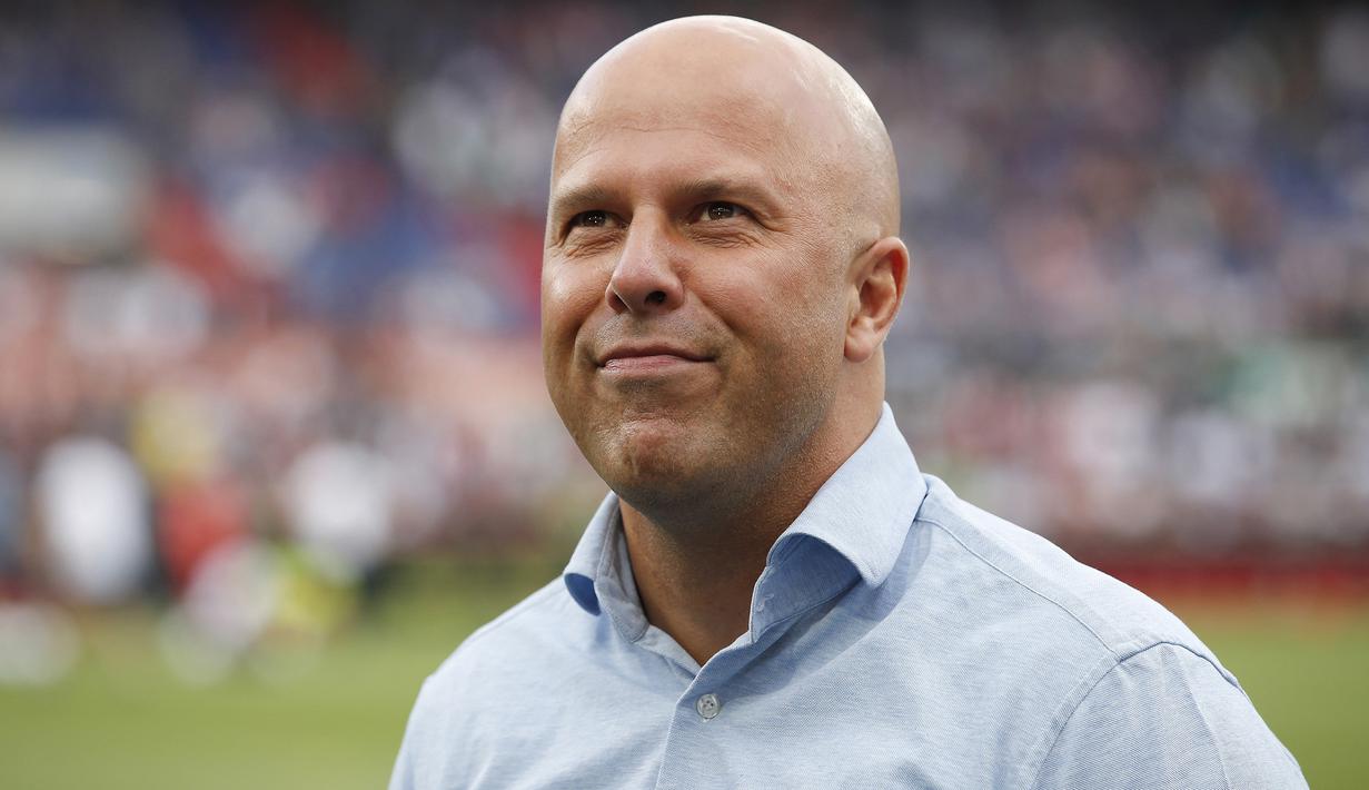 Arne Slot ditunjuk untuk menggantikan Jurgen Klopp setelah berpisah dengan Liverpool. Pengumuman resmi tersebut muncul selang 24 jam setelah perpisahan Klopp dengan The Reds pada Senin (20/05/2024) waktu setempat. (AFP/ANP/Bart Stoutjesdijk)