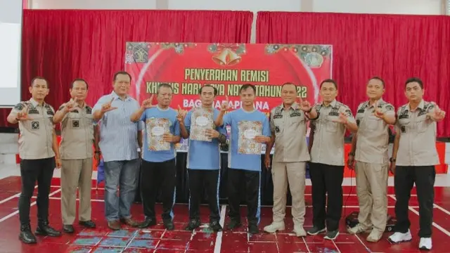Penyerahan remisi Khusus Natal kepada warga binaan pemasyarakatan yang beragama Nasrani.