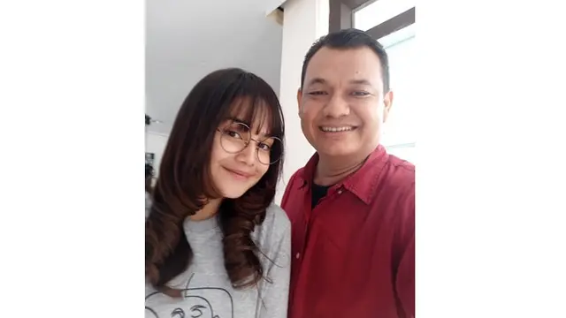 Spesialis Perankan Dokter, Ini 6 Potret Alex Jonson di Kehidupan Nyata