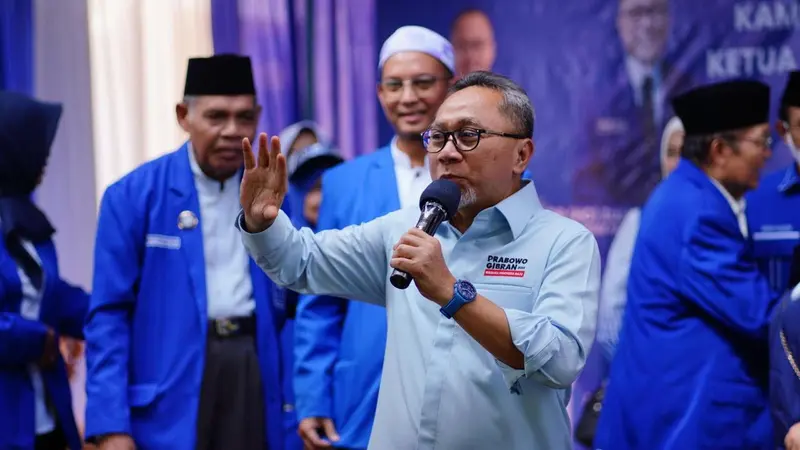 Menteri Perdagangan Zulkifli Hasan (Zulhas) memberikan inspirasi kepada kaum muda di Universitas Muhammadiyah Palangka Raya, Kalimantan Tengah, Jumat (8/12/2023) (Media PAN)