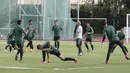 Pemain Timnas Indonesia saat sesi latihan di Stadion Bishan, Singapura, Rabu (7/11). Latihan Timnas ini merupakan persiapan jelang laga melawan Singapura pada Piala AFF 2018. (Bola.com/M Iqbal Ichsan)