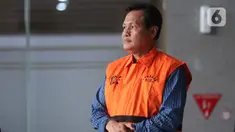 Bupati Muara Enim, Edison, berjalan meninggalkan gedung Merah Putih Komisi Pemberantasan Korupsi (KPK) usai menjalani pemeriksaan, Jakarta, Selasa (9/6/2026). (Liputan6.com/Helmi Fithriansyah)