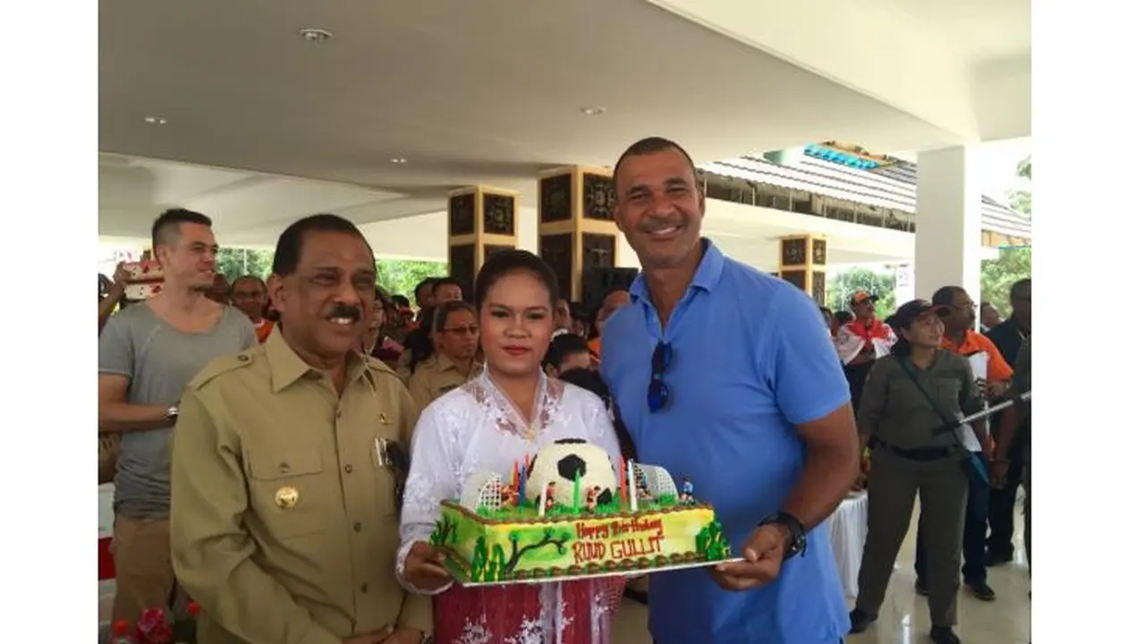 Legenda Milan Disambut Meriah di Ambon (udah)