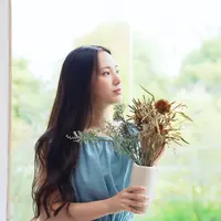 ilustrasi perempuan merenung/metamorworks/Shutterstock
