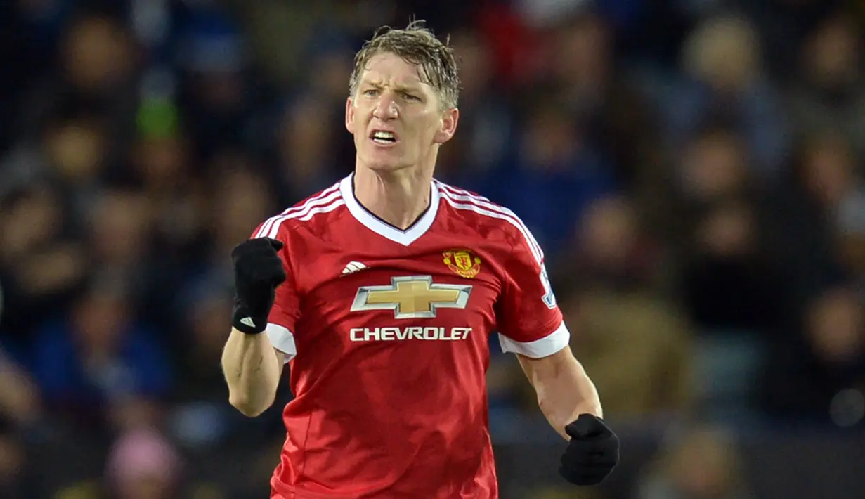 Bastian Schweinsteiger - Gelandang yang tampil memukau saat berseragam Bayern Munchen ini juga termasuk pemain yang meredup ketika di Manchester United. Dari 35 penampilan, Schweinsteiger hanya mencetak dua gol dan sempat diturunkan ke Manchester United U-23. (AFP/Oli Scarff)