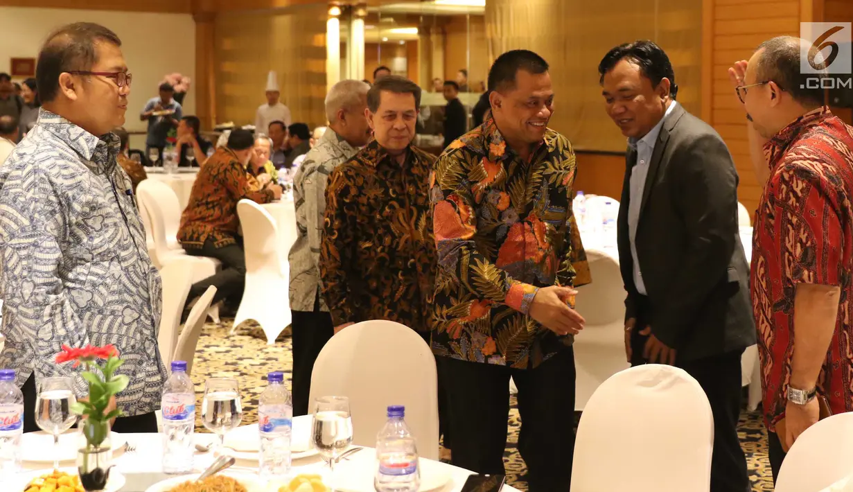 Panglima Jendral TNI Gatot Nurmantio dan Menkominfo Rudi Antara saat menyapa para pimpinan redaksi pada pada acara Silaturahmi Dewan Pers dengan Masyarakat Pers di Hotel Aryaduta Jakarta, Jumat (14/7). (Liputan6.com/Angga Yuniar)