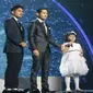 Ariani Putri sedang berbahagia. Bocah berusia delapan tahun itu mendapat Rp 500 juta setelah jadi juara Indonesia's Got Talent (IGT) 2014. 