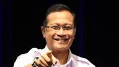 Kereta api, angkutan massal yang bisa menyentuh dan mengangkat masyarakat.