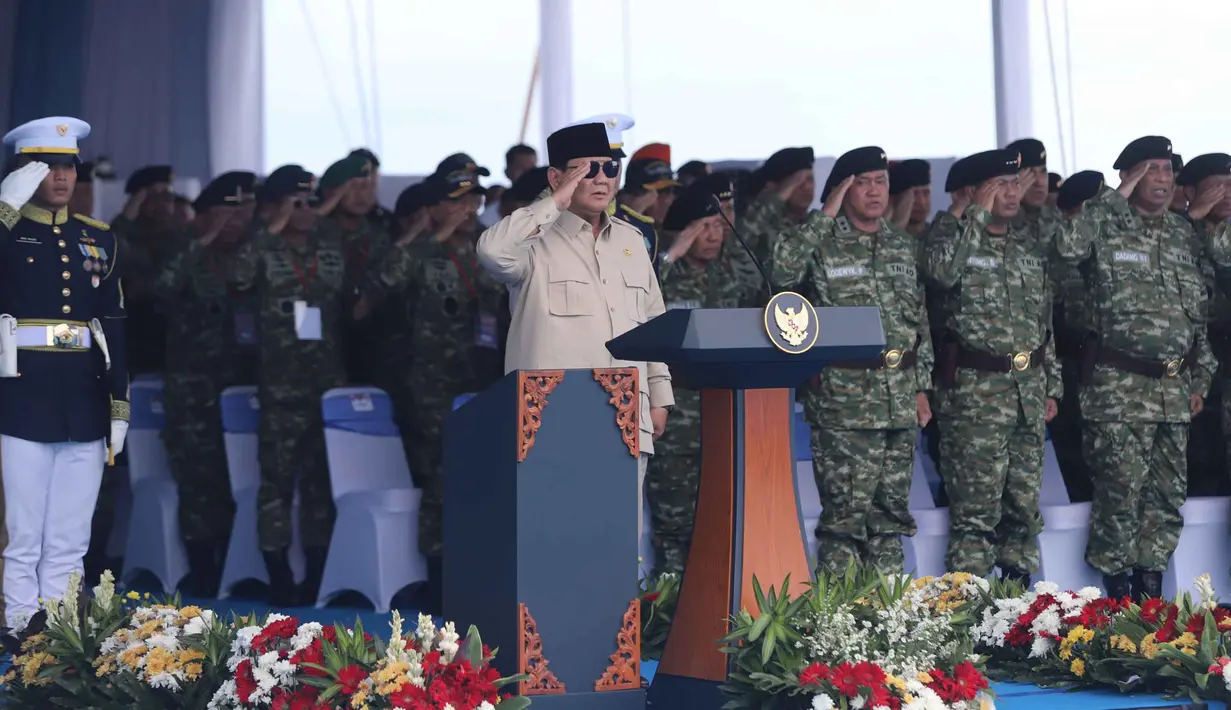 Presiden Republik Indonesia, Prabowo Subianto menghadiri kegiatan Presidential Inspection yang digelar di atas KRI dr Radjiman Wedyodiningrat-992 di Teluk Jakarta, Kamis (2/10/2025). (Foto: Istimewa)