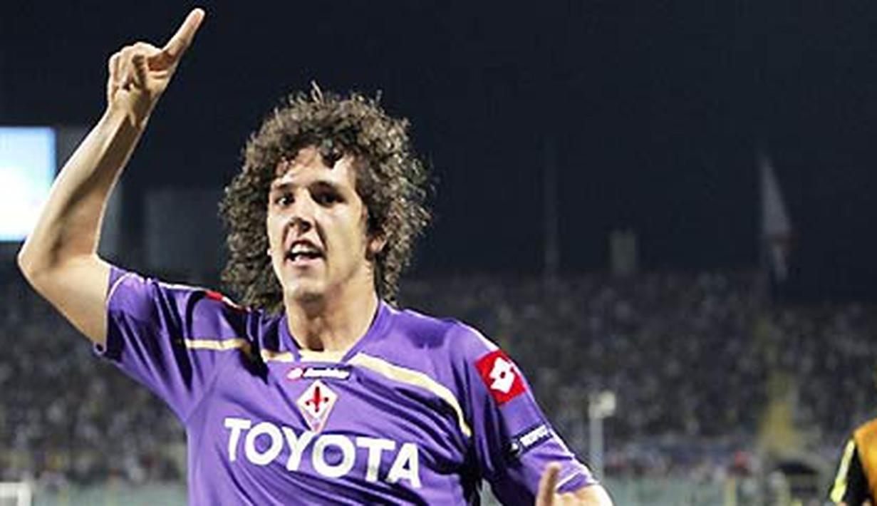 Kegembiraan striker Fiorentina, Stevan Jovetic setelah mencetak gol menghadapi Sporting Lisbon di leg kedua playoff Liga Champions di Artemio Franchi, Florence, 26 Agustus 2009. AFP Photo/FABIO MUZZI