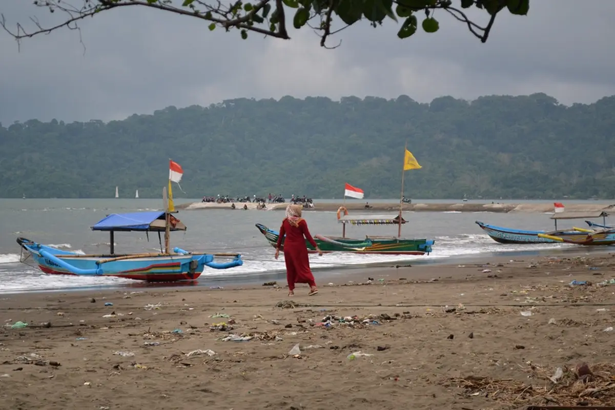 Pantai Teluk Penyu, Cilacap, Jawa Tengah. (Foto: Liputan6.com/Muhamad Ridlo)