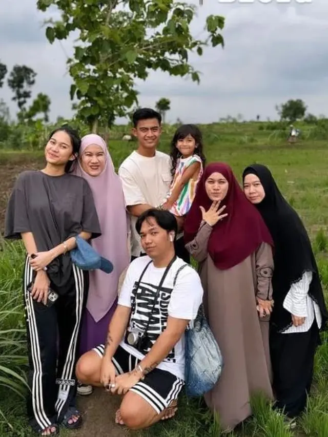 6 Potret Kesederhanaan Azizah Salsha Setelah Menikah Dengan Arhan