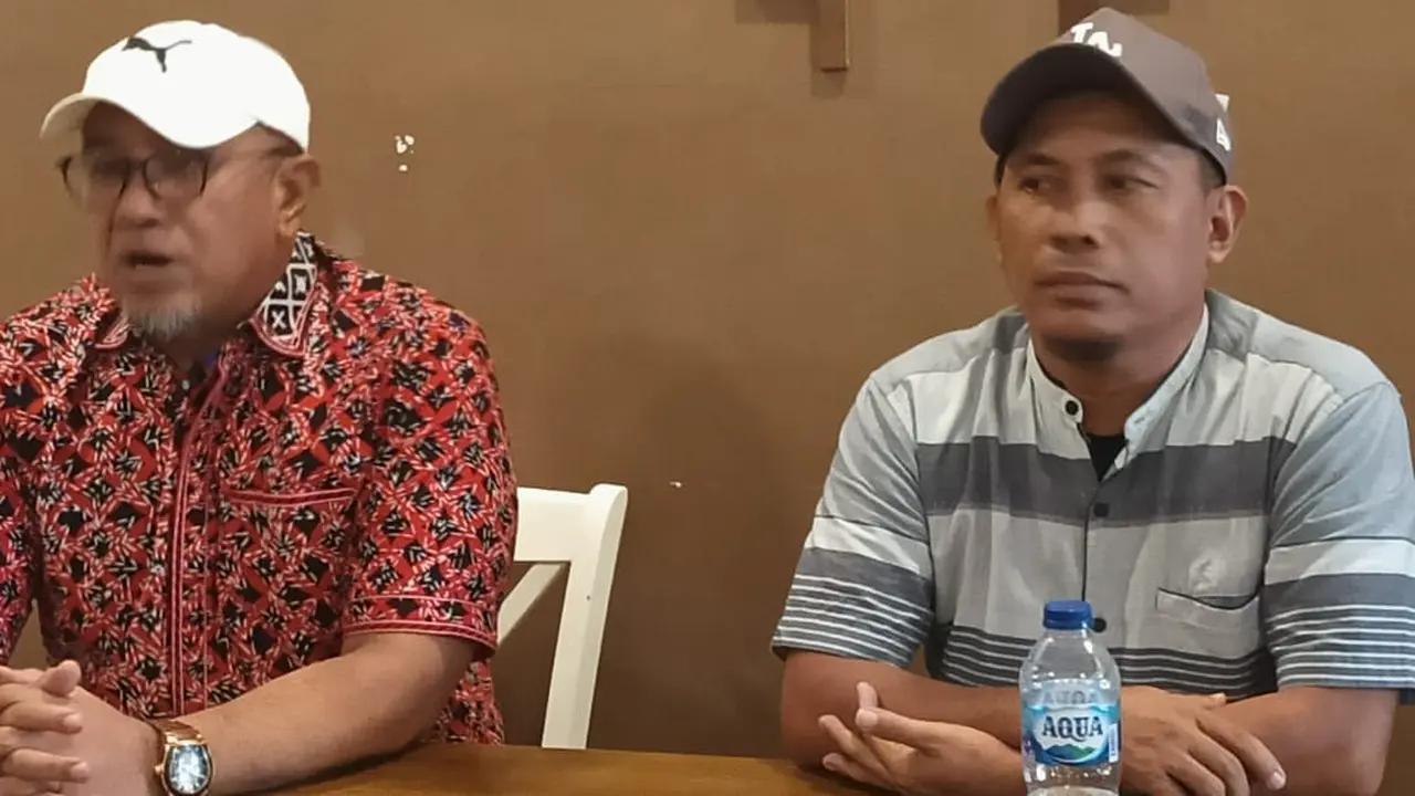 Abid Takalamingan (kiri), calon anggota Dewan Perwakilan Daerah (DPD) RI 2024 Dapil Sulut mendesak KPU untuk menghentikan real count.
