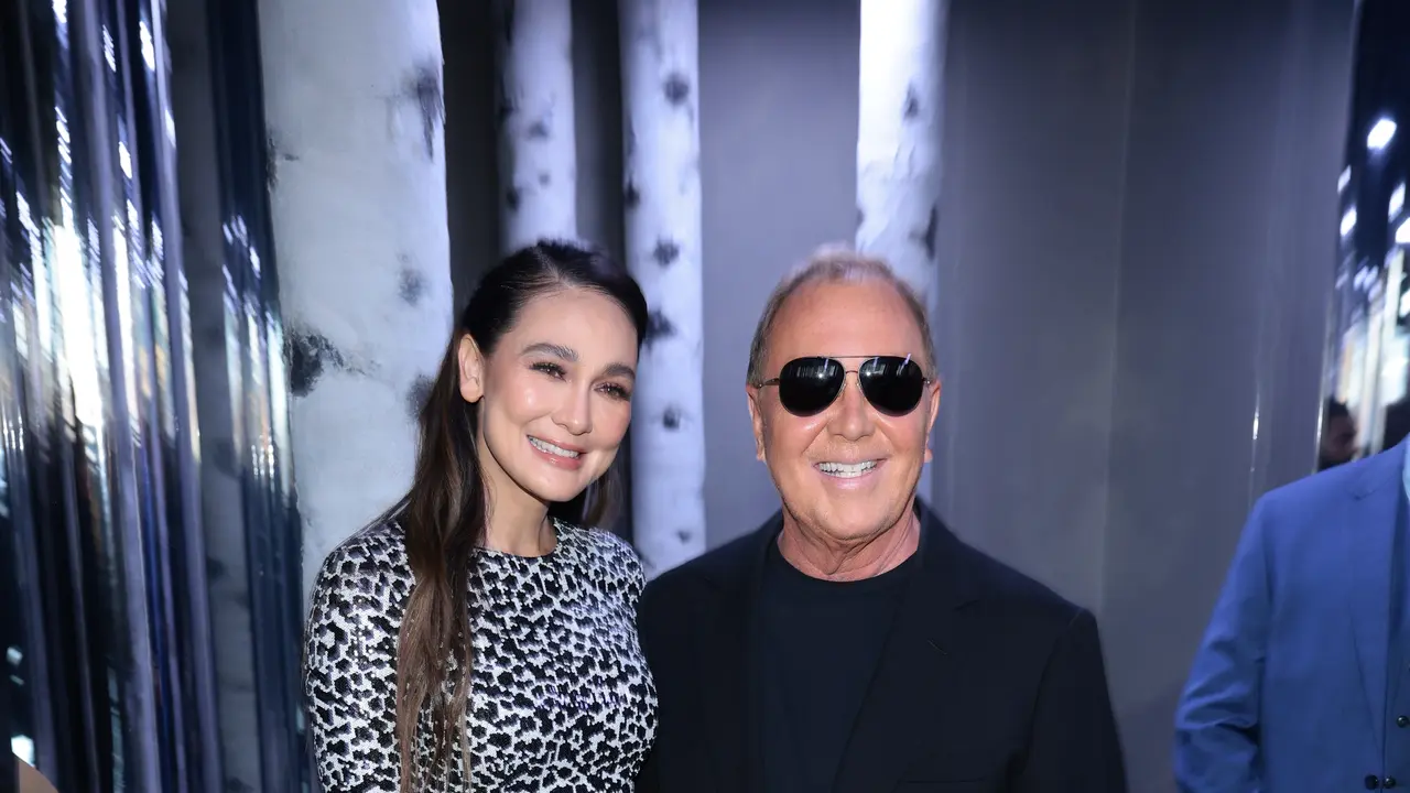 Luna Maya Kenakan Gaun Macan Tutul Saat Foto Bareng Michael Kors