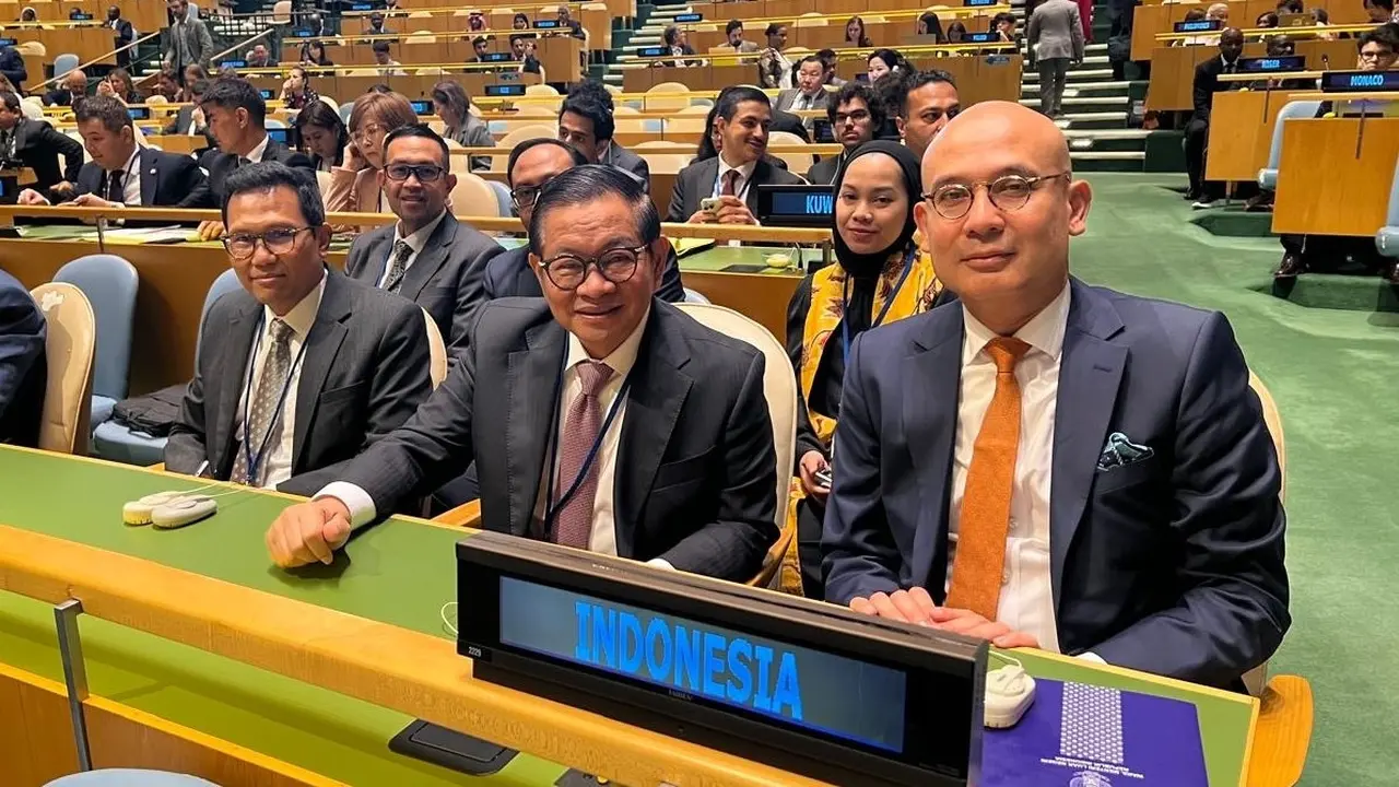 Gubernur Jakarta, Pramono Anung, bersama Wakil Menteri Luar Negeri Republik Indonesia, Arrmanatha Nasir, di Markas Besar Perserikatan Bangsa-Bangsa (PBB), New York, pada Senin 14 Juli 2025.