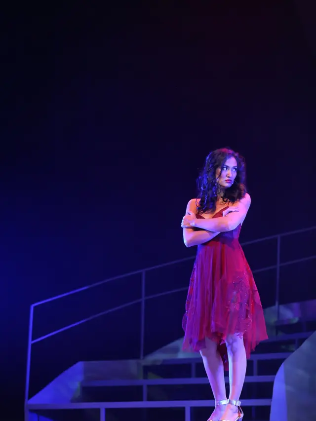 [Fimela] Atiqah Hasiholan