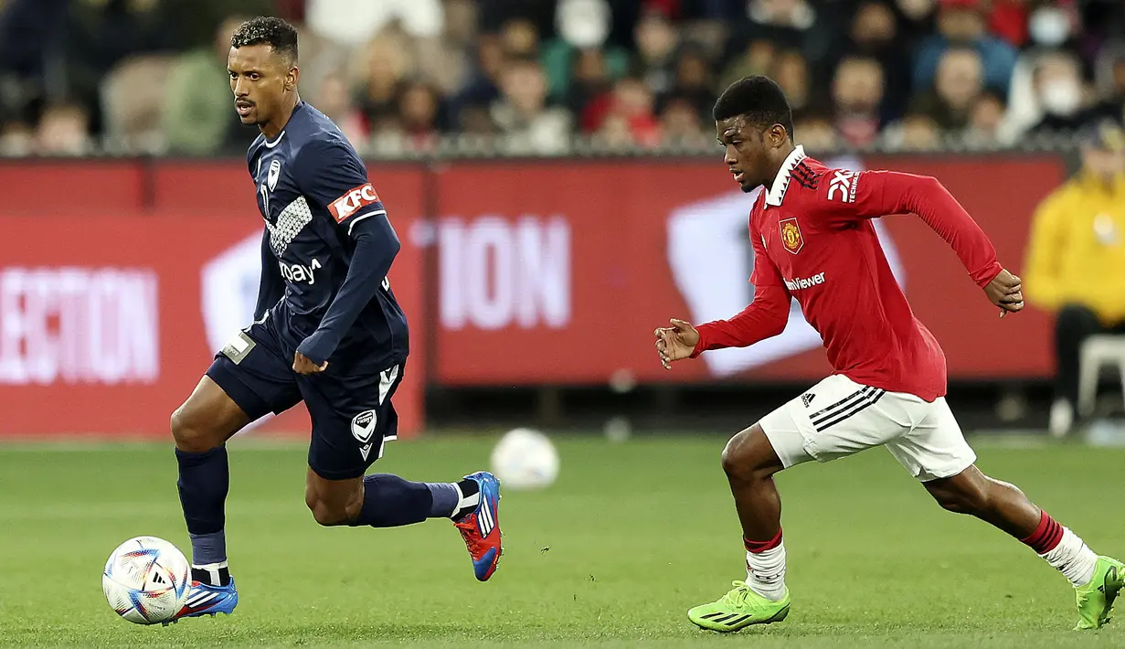 Reuni ini pun tampak spesial bagi Luis Nani yang juga melakukan pertandingan perdananya dengan seragam Melbourne Victory. (AFP/George Salpigtidis)