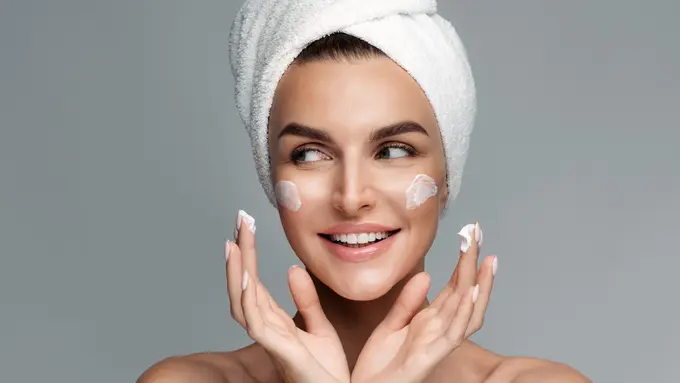 Hati-hati, 5 Kesalahan Eksfoliasi Wajah Ini Bisa Merusak Skin Barrier Lho!