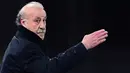 5. Vicente Del Bosque (Spanyol), bersama tim Matador pelatih senior ini menerima gaji sebesar 250.000 euro per bulan atau 3,7 miliar rupiah. Namun sayang bersamanya Spanyol performanya menurun. (AFP/Giuseppe Cacace) 