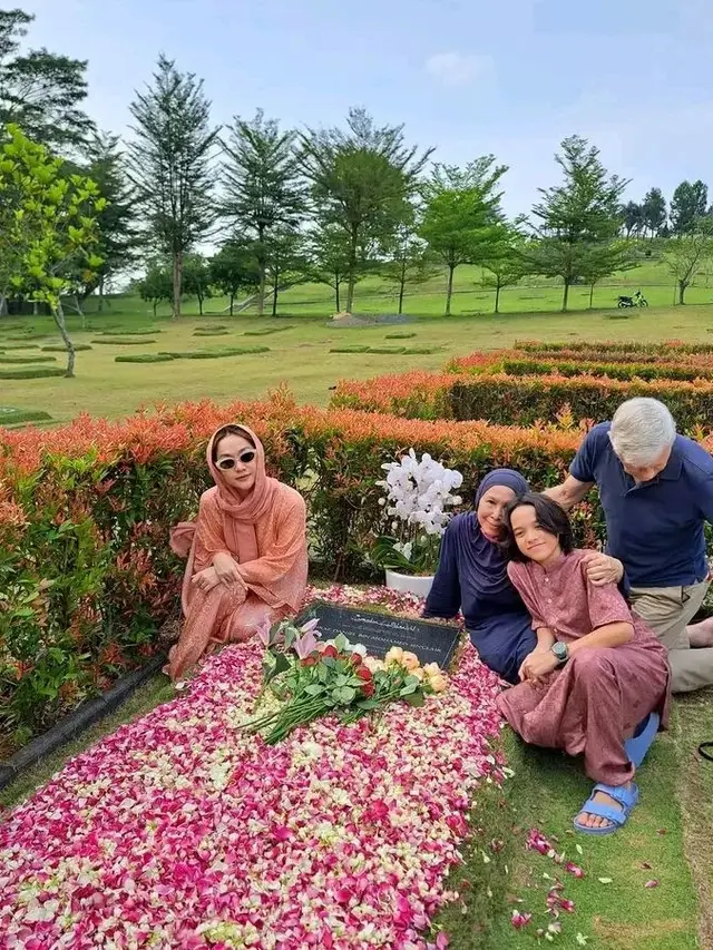 BCL Ziarah ke Makam Ashraf Sinclair