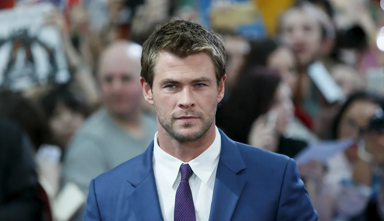 Aktor Chris Hemsworth saat menghadiri premiere film "Avengers: Age of Ultron" di Westfield shopping centre, Shepherds Bush, London, Selasa (21/4/2015). (REUTERS/Stefan Wermuth)