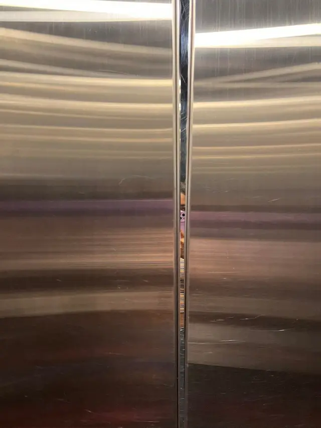 5 Editan Foto Kocak Netizen Saat Naik Lift Ini Bikin Senyum