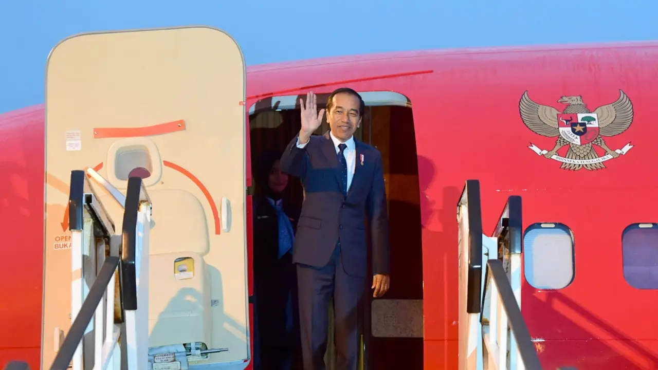 Jokowi bertolak ke Papua Nugini dari Bandar Udara Internasional Kingsford Smith Sydney, Australia, usai melakukan kunjungan kerja dua hari di Negeri Kanguru itu. (Foto: Muchlis Jr - Biro Pers Sekretariat Presiden)