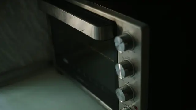 Microwave dan Oven (sumber: Unsplash)
