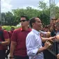 Capres petahana Joko Widodo atau Jokowi menghadiri deklarasi dukungan di Tugu Pahlawan Surabaya, Jawa Timur. (Liputan6.com/Lizsa Egeham)