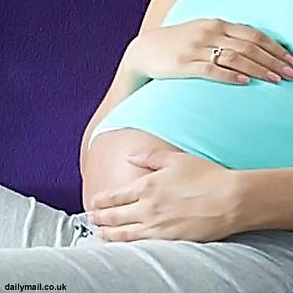 Di hamil bawah 6 perut bagian janin bulan bergerak trasa kedutan