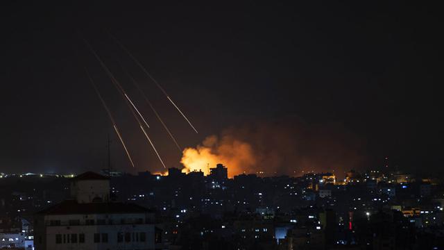 FOTO: Saling Serang Rudal dan Roket Israel - Palestina