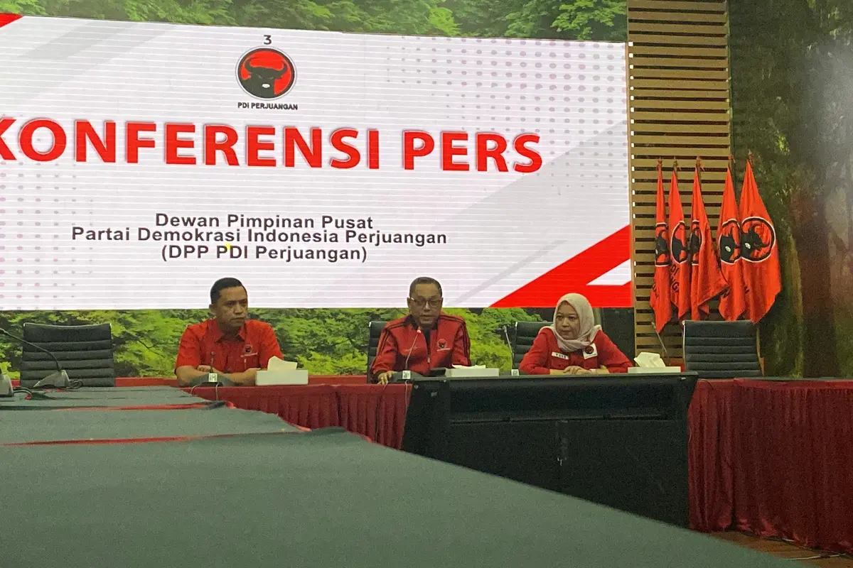 Ketua DPP PDIP Deddy Sitorus saat jumpa pers di DPP PDIP, Jumat (13/10/2024). PDIP mengungkap dugaan intervensi aparat kepolisian di Pilkada Papua Tengah. (Merdeka.com/Muhammad Genantan Saputra)