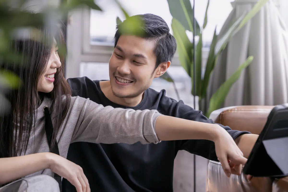 couple juli jatuh cinta