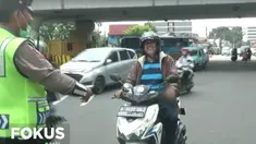 Berdasarkan laporan masyarakat, banyak sopir angkot yang merokok meski membawa banyak penumpang. Sejumlah penumpang mengaku sangat terganggu jika sopir merokok saat mengemudi.